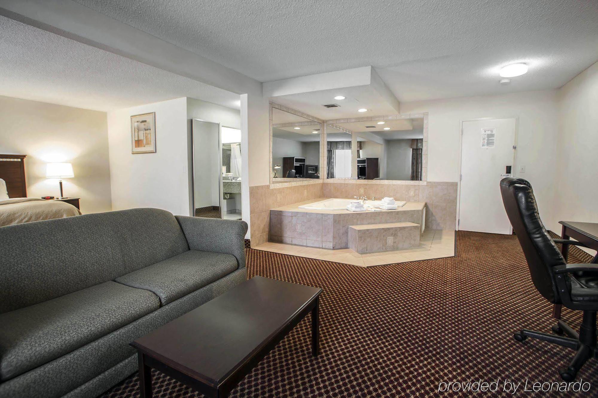 Quality Inn & Suites Bloomington University Area Εξωτερικό φωτογραφία