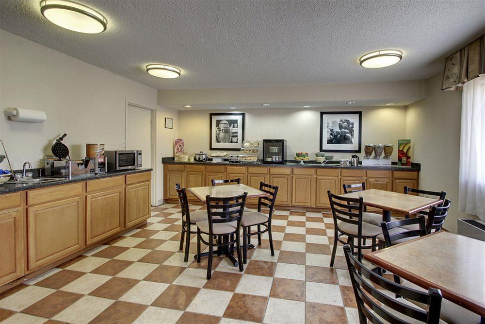 Quality Inn & Suites Bloomington University Area Εξωτερικό φωτογραφία